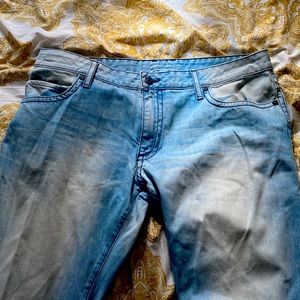 Mens (Robin’s Jean) bootcut pants, detailed back pockets